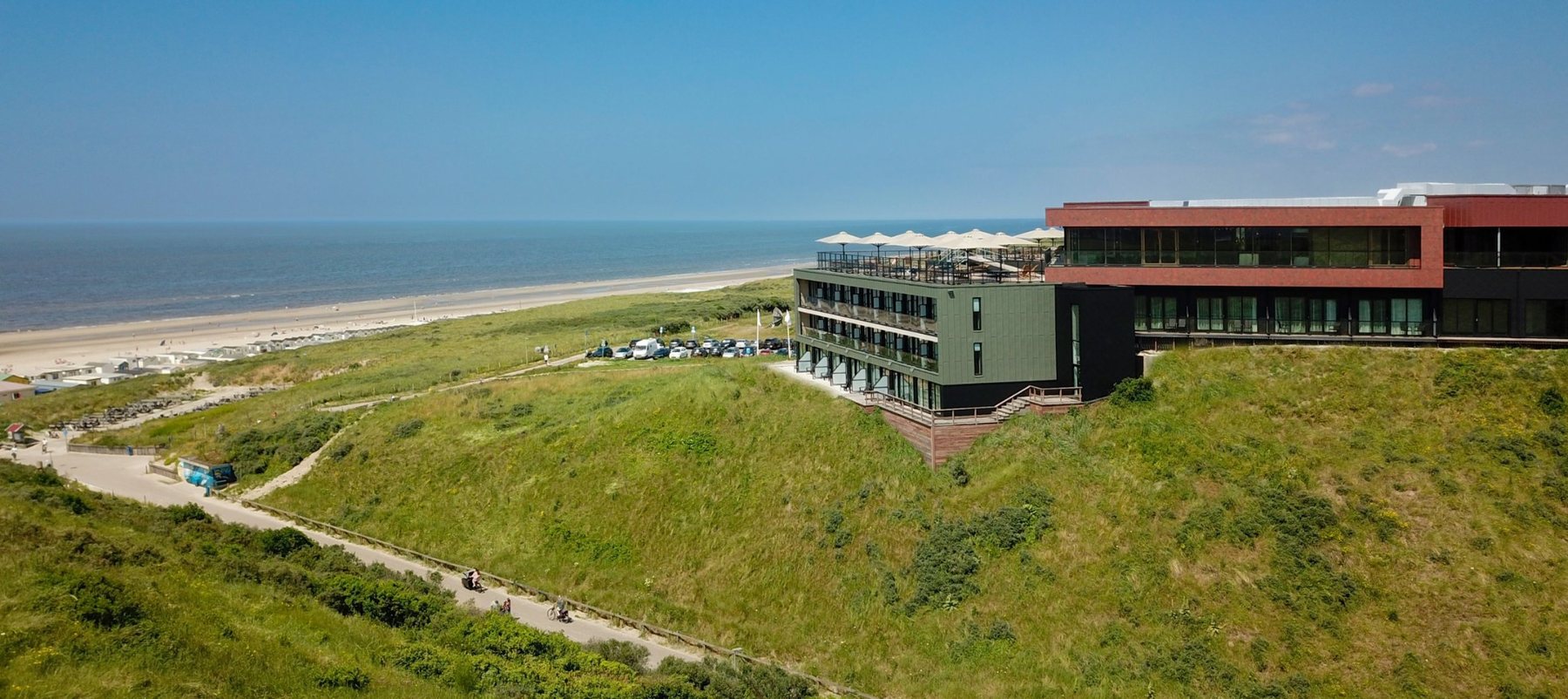 Strandhotel Het Hoge Duin boven de duinen aan zee