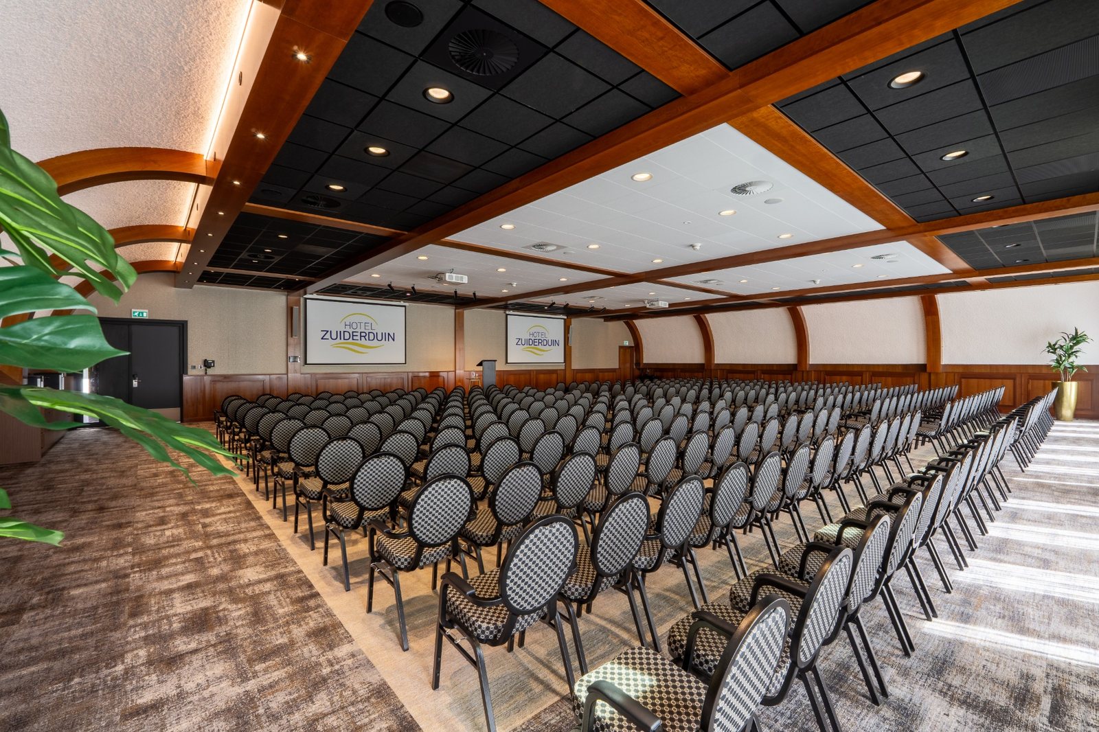 Lamoraalzaal in congresopstelling