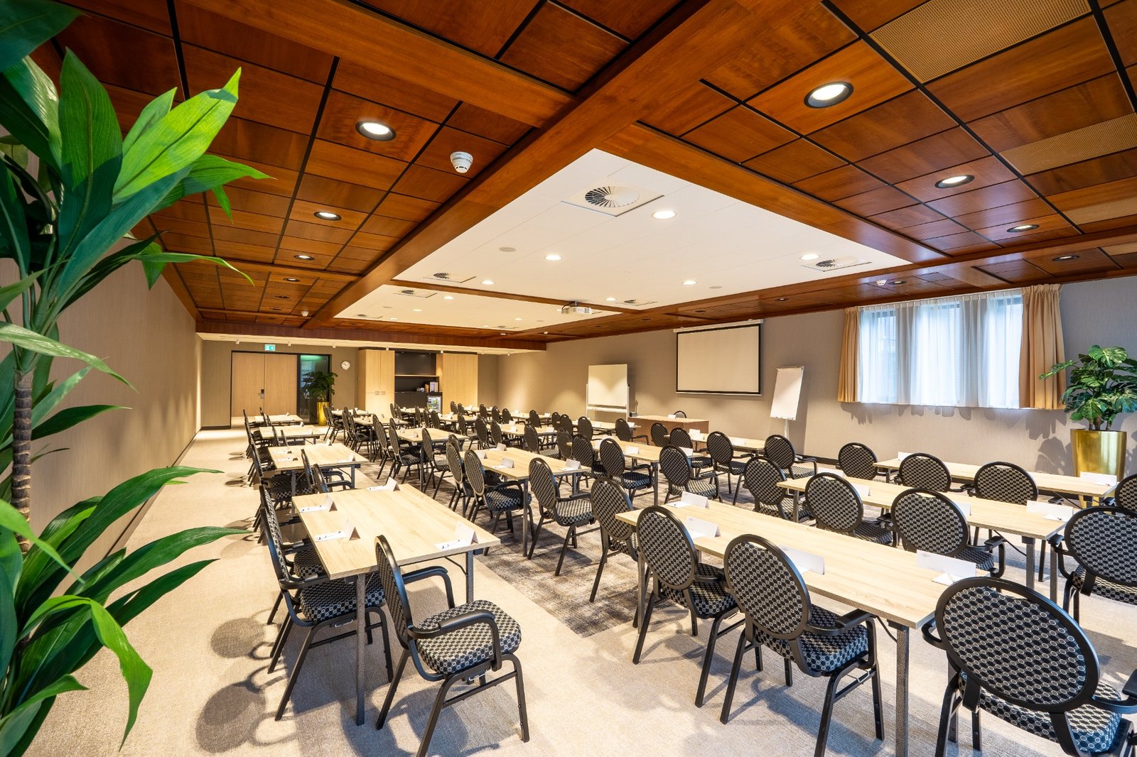 Flexibele vergaderzaal met daglicht
