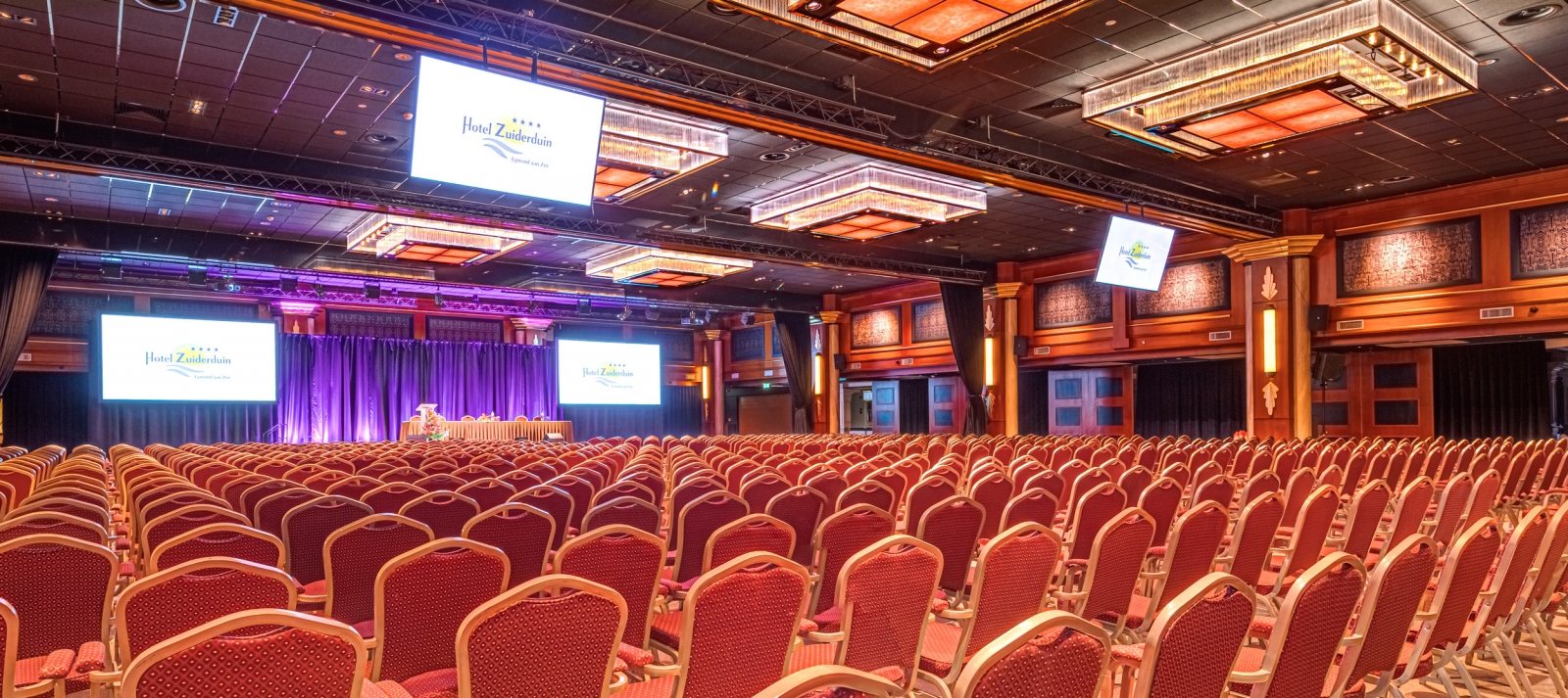 Grote congreszaal van Hotel Zuiderduin