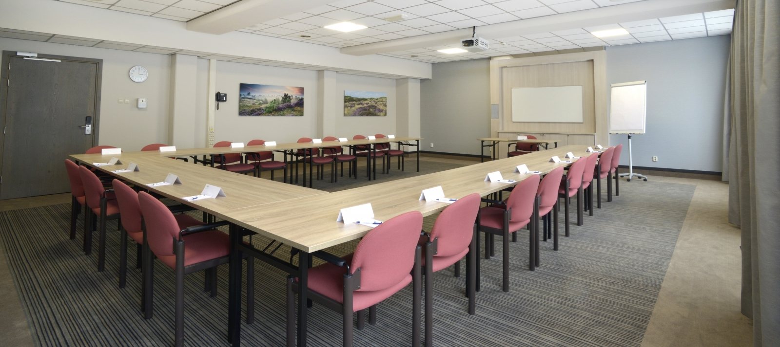 Vergaderzaal in U-opstelling van Hotel Zuiderduin