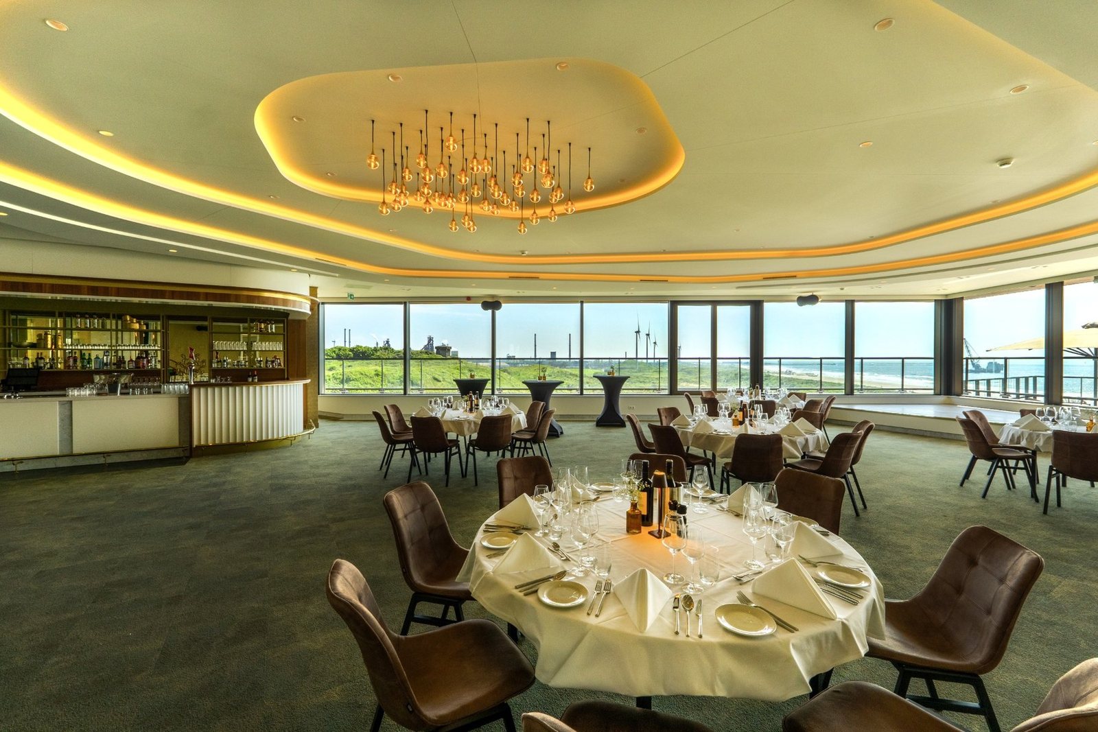 Panoramazaal met uitzicht op zee