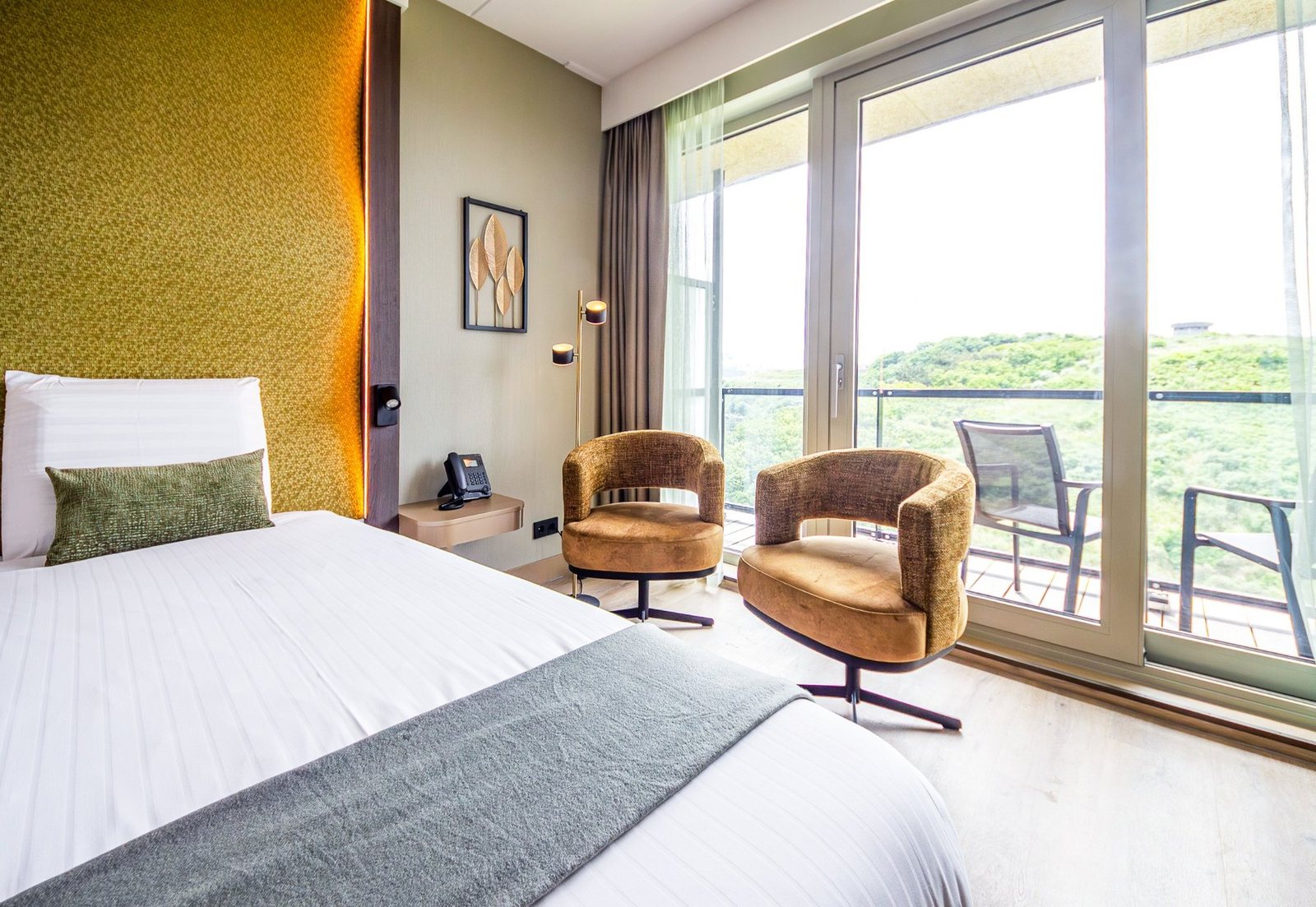 Hotelkamer met balkon en uitzicht